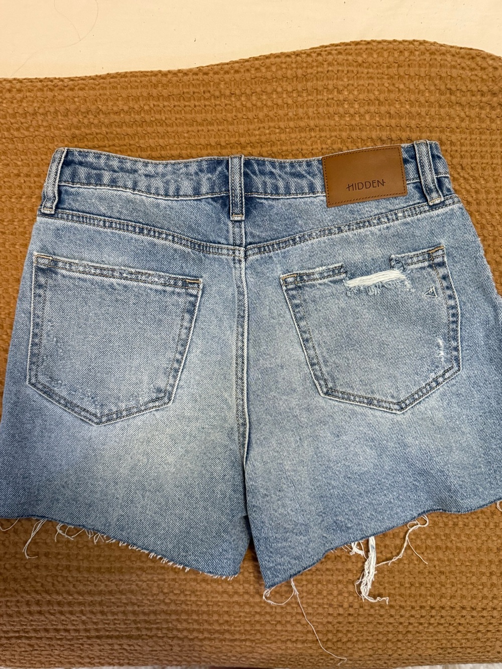 HIDDEN SZ S High-Rise Distressed Light Wash Denim Cutoff Shorts - Picture 4 of 5